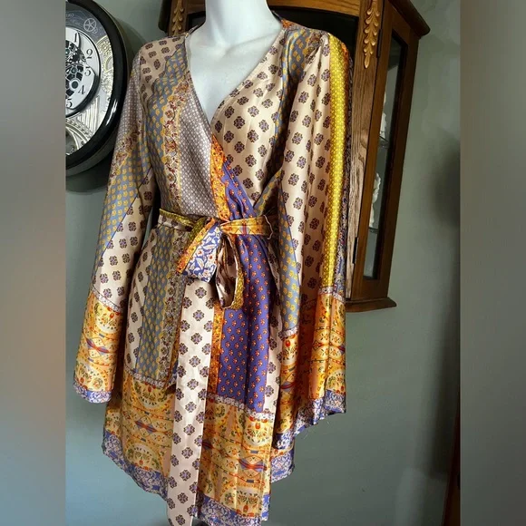 NWT 12th Tribe Silky Short Robe Sleep Bath Cover Up Medium - Picture 4 of 9